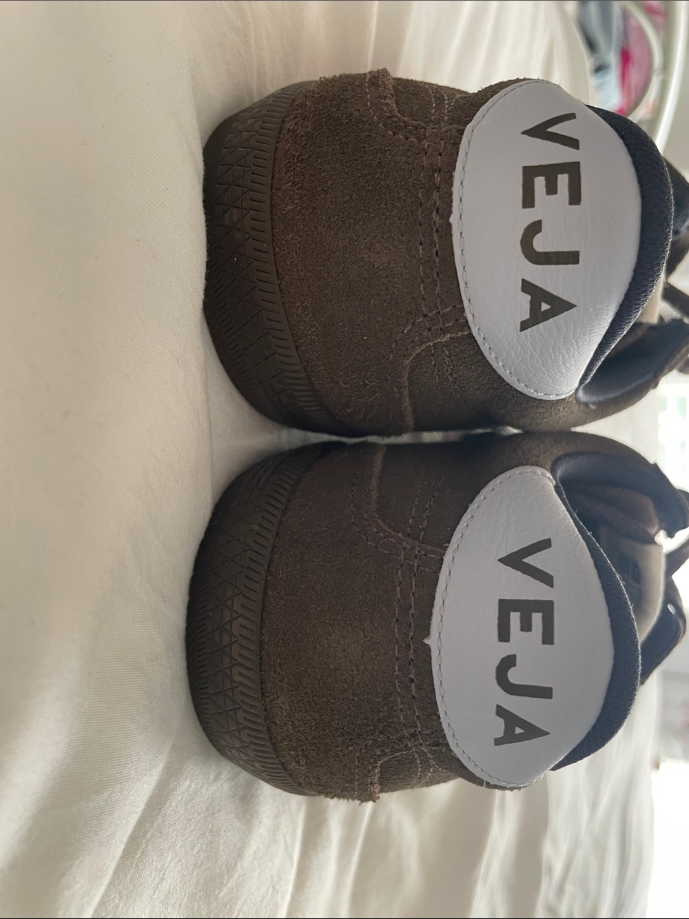 Veja Brown Suede Women’s Low-Top Sneakers with White Logo
SIZE 40 (9) - Picture 5 of 9